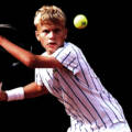 Tehnici pentru a-ți îmbunătăți loviturile pe terenul de tenis